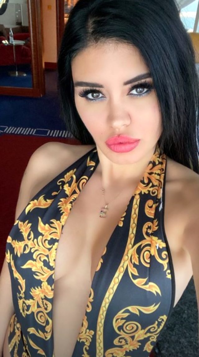 Ebru Polat mayosuyla şov yaptı - Resim : 1