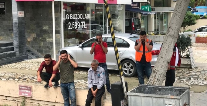 Kadıköy'de ilginç görüntüler ! Herkes kulaklarını kapattı - Resim : 2