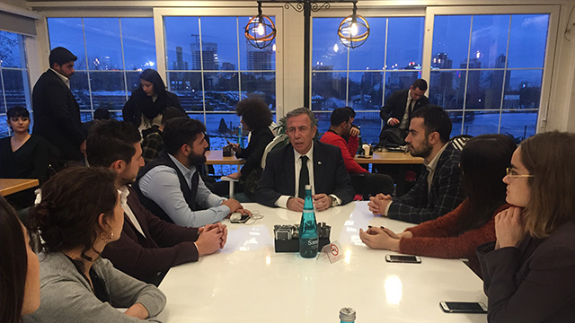 Mansur Yavaş CHP ve İYİ Parti gençlik kollarıyla buluştu - Resim : 1