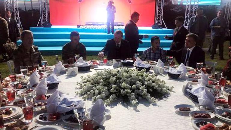 Erdoğan ve Gül birlikte iftar yaptı - Resim : 1