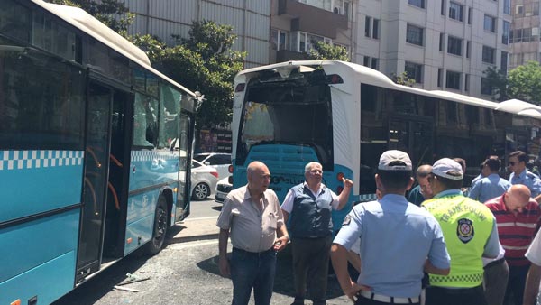 İstanbul'da 3 halk otobüsü çarpıştı: Yaralılar var - Resim : 1