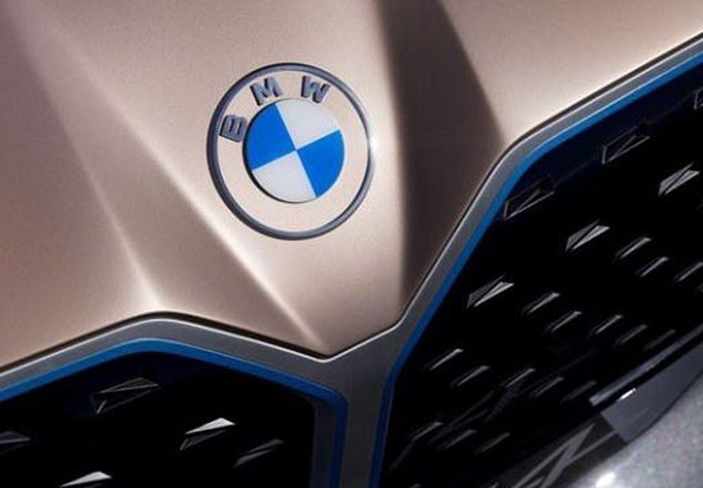 BMW yıllar sonra logosunu değiştirdi - Resim : 1
