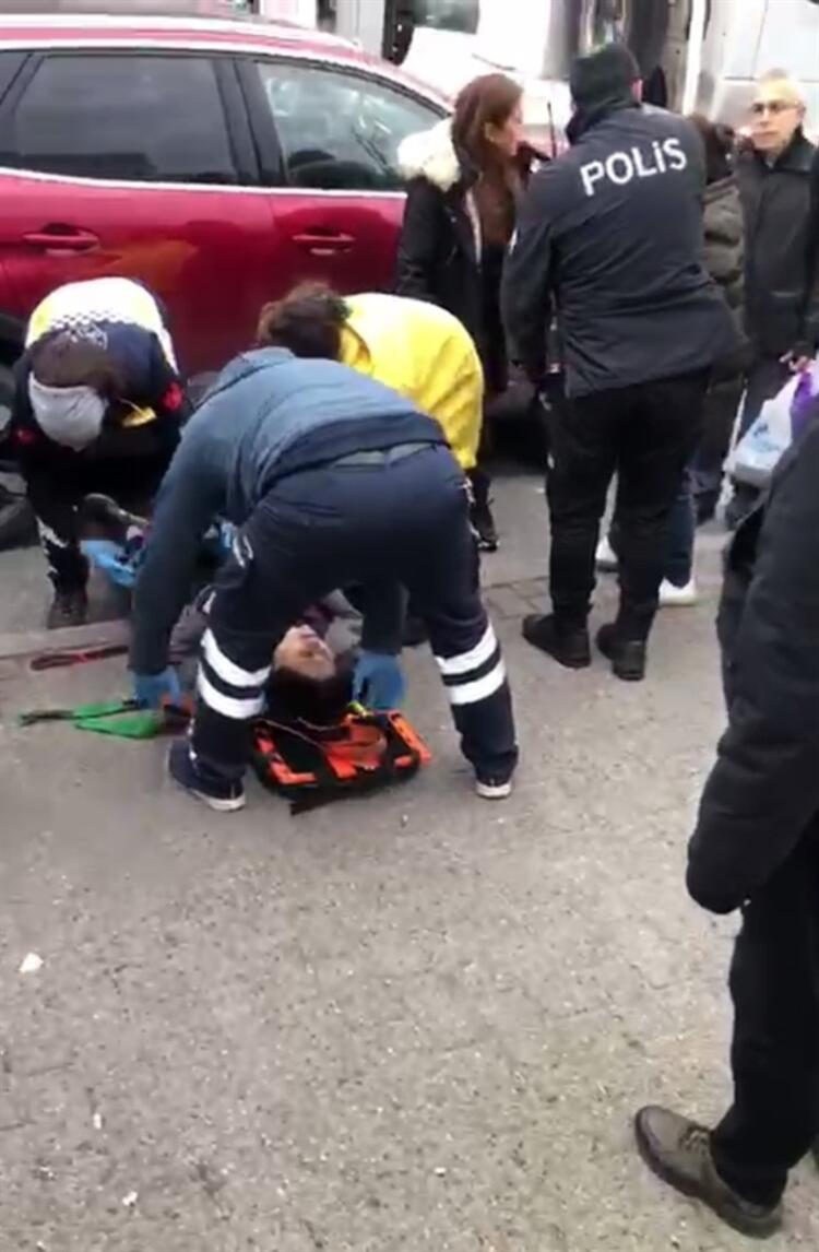 Kadıköy'de akılalmaz olay ! Çekicinin kaldırdığı araçtan düştü - Resim : 1