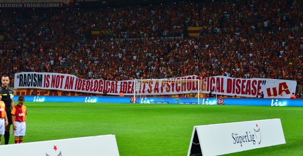 Galatasaraylı futbolculardan Gomis desteği ! - Resim : 3