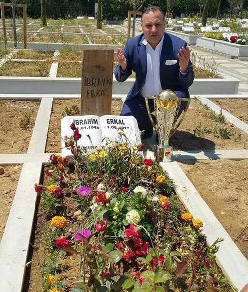 Erzurumspor Başkanı kupayı İbrahim Erkal'a götürdü - Resim : 1