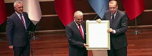 Erdoğan artık resmen partili Cumhurbaşkanı - Resim : 2
