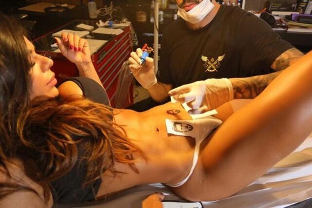 Ünlü model durmuyor ! Messi onu engelledi ama... - Resim : 1