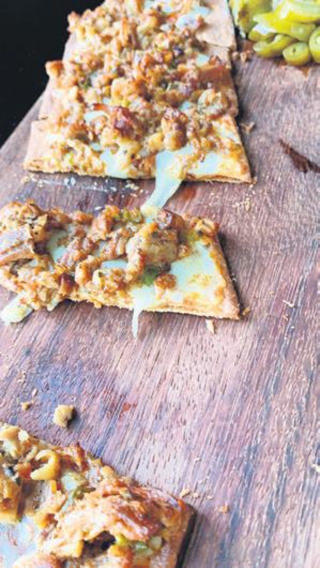 Aleyna Tilki'nin kokoreçli pide paylaşımı olay oldu - Resim : 1