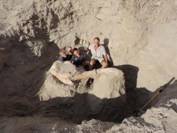 Ayağı takılınca 1 milyon yaşında fosil buldu - Resim : 1