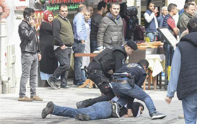İstanbul'da olaylı 1 Mayıs; çok sayıda gözaltı var ! - Resim : 4