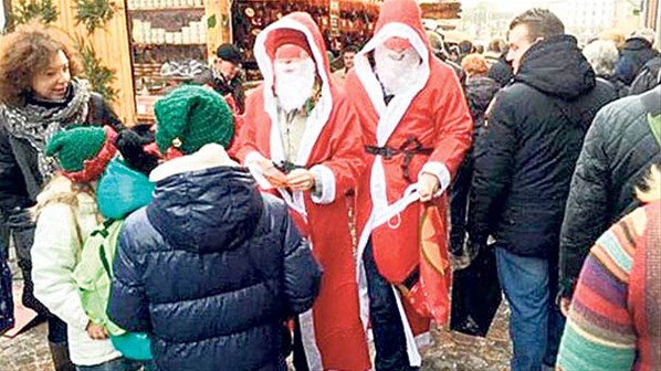 PKK'lılar Noel Baba kılığına girdi - Resim : 1