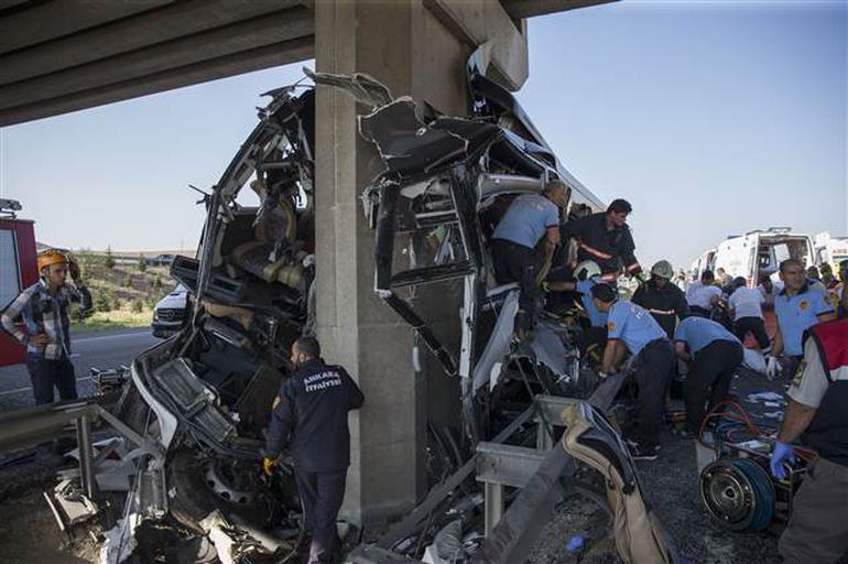 Ankara'da yolcu otobüsü köprüye çarptı: 6 ölü, 36 yaralı - Resim : 2