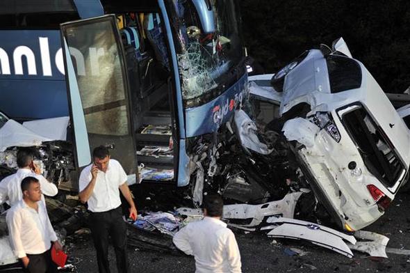 Bursa'da büyük kaza: Ölü ve yaralılar var - Resim : 2