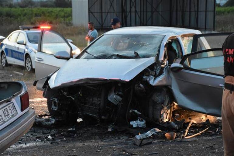 İzmir'de feci kaza: 3 ölü, 1 yaralı - Resim : 1