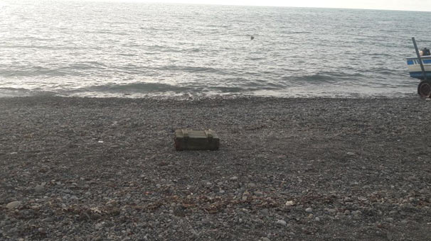 Mühimmat dolu sandık kıyıya vyrdy - Resim : 1