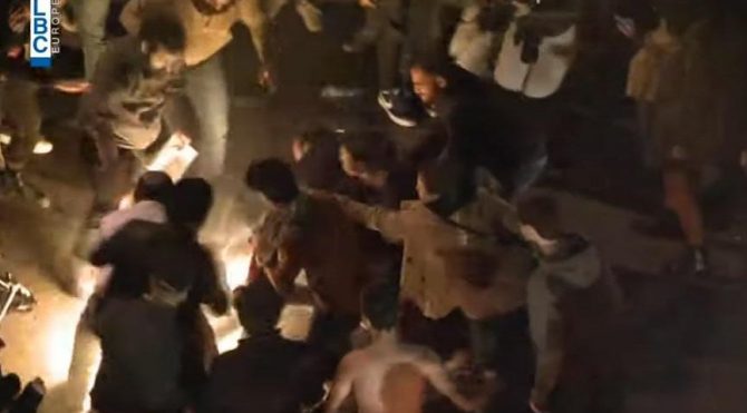 Başkentin göbeğinde kendini ateşe verdi - Resim : 1