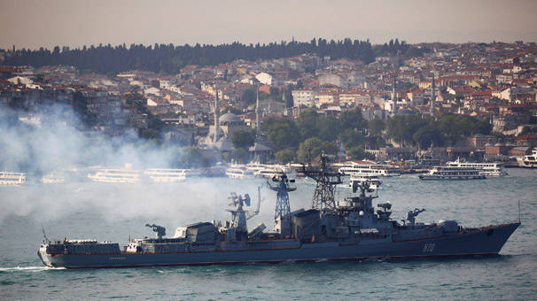 Rus savaş gemisi İstanbul Boğazı'ndan geçti - Resim : 1