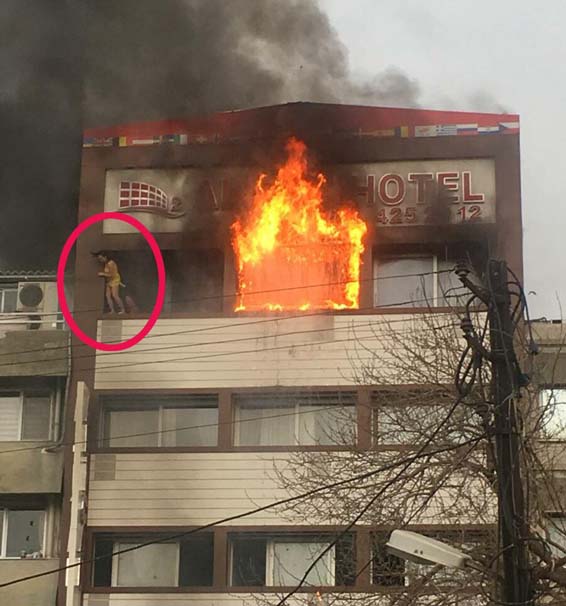 İzmir'de otelde yangın dehşeti ! Pencereden böyle atladı - Resim : 1
