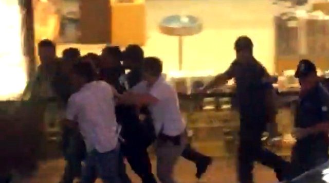 Kemal Kılıçdaroğlu'na yumurtalı saldırı  - Resim : 3