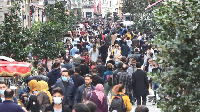 Korona yokmuş gibi! Taksim'de dikkat çeken kalabalık - Resim : 2