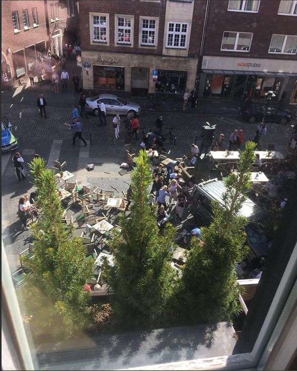 Almanya'da bir araç kalabalığa daldı: 3 ölü, 20 yaralı - Resim : 4