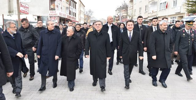 Gül, Davutoğlu ve Ali Babacan cenaze törenine katıldı - Resim : 1