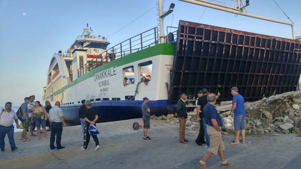 Çanakkale feribotu, Marmara Adası'nda iskeleye çarptı - Resim : 2