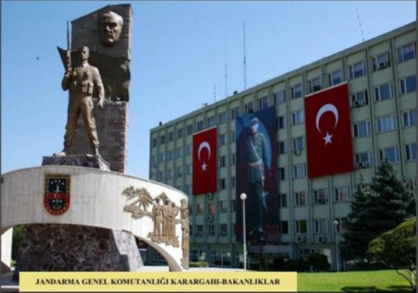 Jandarma ''Atatürk'' ve '' Türk bayrağı''nı kaldırdı - Resim : 1