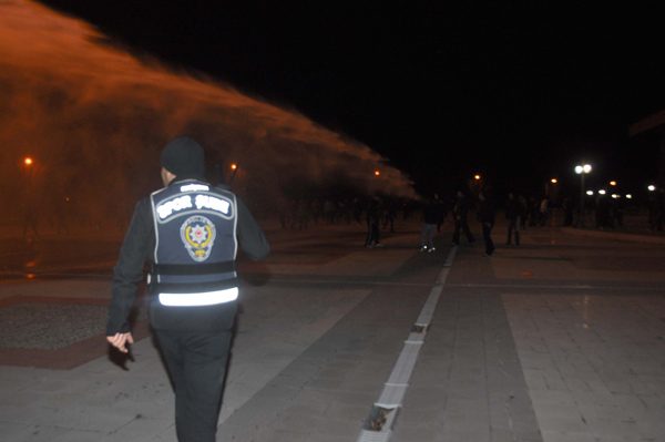 Polis ile Beşiktaş taraftarı arasında gerginlik - Resim : 1