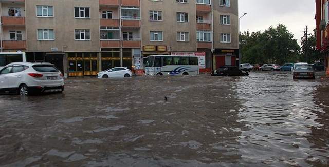 İstanbul'da sağanak yağış - Resim : 3