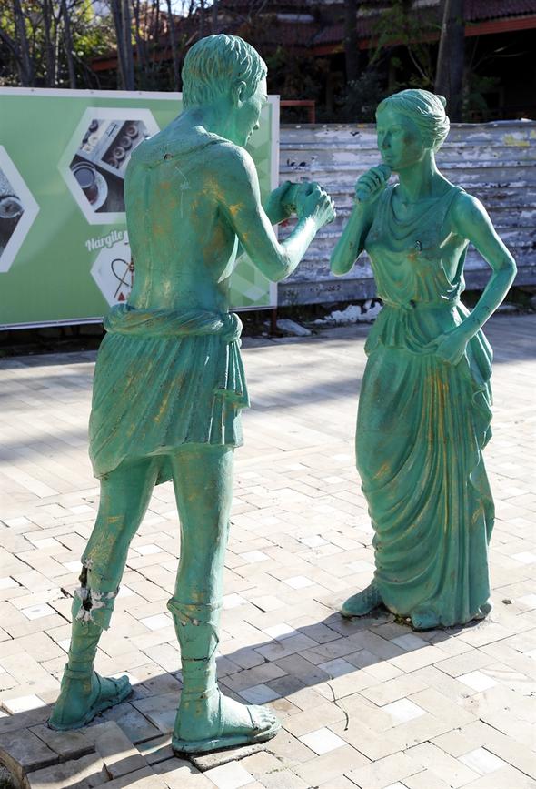 Antalya'daki heykellere zarar verdiler - Resim : 1