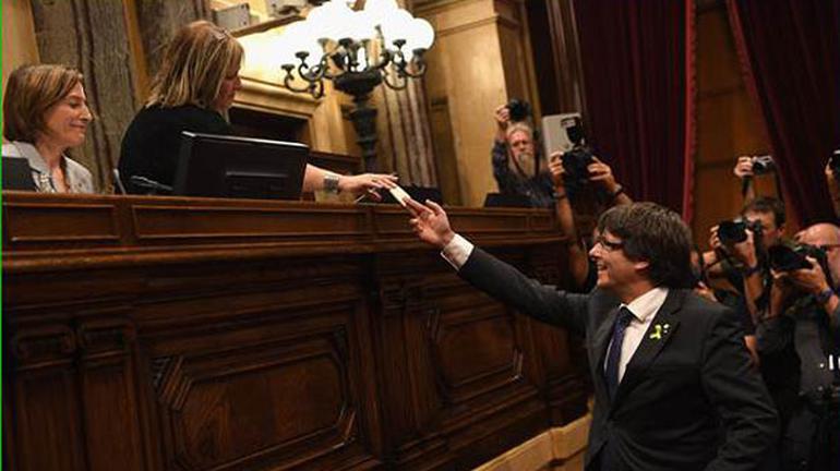 Katalonya parlamentosu tek taraflı bağımsızlık ilan etti - Resim : 2